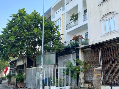 Nhà 4 tầng mặt tiền đường số ngay chợ bình điền p7q8. giá: 9.2 tỷ 4