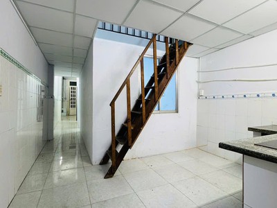 Bán nhà mặt tiền 1 trệt 1 lửng ngay chợ đệm bình chánh giá 1 tỷ 020 triệu 4