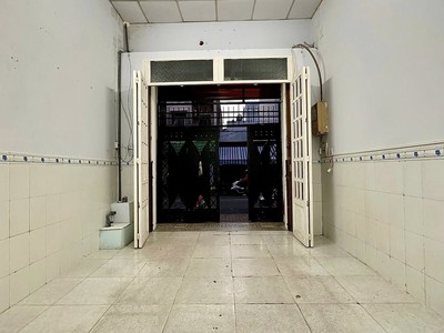 Bán nhà mặt tiền 1 trệt 1 lửng ngay chợ đệm bình chánh giá 1 tỷ 020 triệu 5