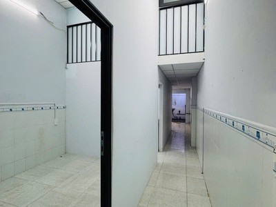 Bán nhà mặt tiền 1 trệt 1 lửng ngay chợ đệm bình chánh giá 1 tỷ 020 triệu 6