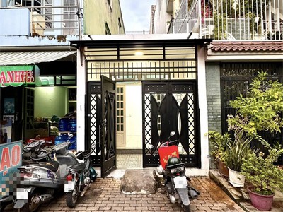 Bán nhà mặt tiền 1 trệt 1 lửng ngay chợ đệm bình chánh giá 1 tỷ 020 triệu 0