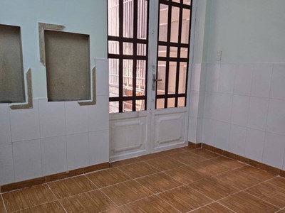 Bán nhà q7: 35m2, 2 tầng, 2pn, sổ hồng, hẻm huỳnh tấn phát, gần kcx tân thuận. giá 3.5 tỷ, 2