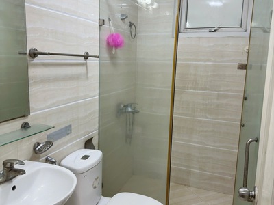 Cho thuê phòng rộng 50m2   ngõ 173 hoàng hoa thám  279 đội cấn    giá chỉ 4tr5 3