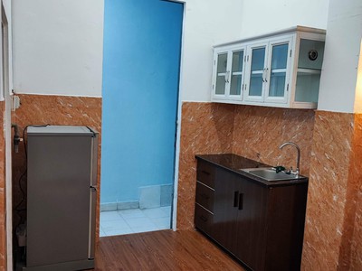 Cho thuê mặt bằng nguyên hồng, 4x15m, có phòng ở lại, 7tr 2