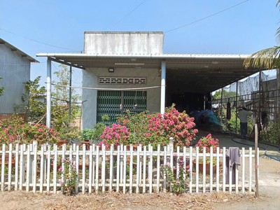 Nhà đẹp   giá tốt    chính chủ cần bán tại mặt tiền kênh trần văn dõng 0