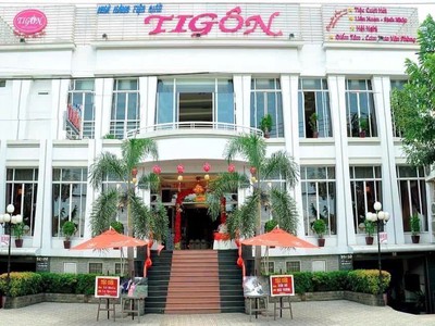 Mặt bằng đẹp   giá tốt    chính chủ cần cho thuê toà nhà  đang kd nhà hàng tiệc cưới 0