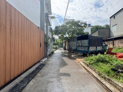 Bán Gấp Nhà Cự Khối 95,7m2 - Mặt Tiền 9m - Đường Thông Ô Tô - Giá Rẻ Nhất Khu Vực 3