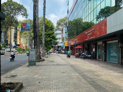 Cho thuê nhà mặt tiền sầm uất đường An Dương Vương, Phường 9, Quận 5. 6
