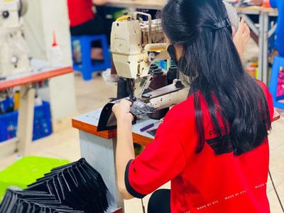 Xưởng sản xuất   bán sỉ đồ da, nhận gia công riêng cho người mới khởi nghiệp 6