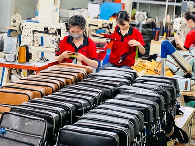 Xưởng sản xuất   bán sỉ đồ da, nhận gia công riêng cho người mới khởi nghiệp 12