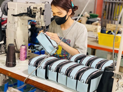 Xưởng sản xuất   bán sỉ đồ da, nhận gia công riêng cho người mới khởi nghiệp 19