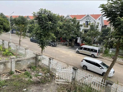 Bán biệt thự đơn lập, căn góc: 425 m2, mặt tiền 17 m, đường 30m - khu đô thị quang minh 1