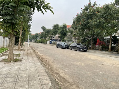 Bán biệt thự đơn lập, căn góc: 425 m2, mặt tiền 17 m, đường 30m - khu đô thị quang minh 4