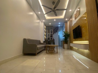 Bán nhà bát khối   5 tầng mới   ngõ ô tô tránh   8.2 tỷ 2