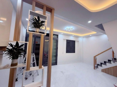 Bán nhà 2 căn liền kề ngay ngã 4 thủ đức , q9 , căn góc 2 mt 80m2 , chi 5 tỷ 700 0