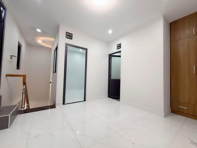 Bán nhà 2 căn liền kề ngay ngã 4 thủ đức , q9 , căn góc 2 mt 80m2 , chi 5 tỷ 700 3