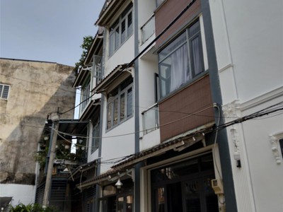 Nhà đẹ  4 n   trung tâm nhà bè   x   ơi tới cửa  0