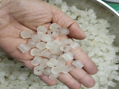 Hà Thành  xưởng cơ khí cung cấp chụp nhựa giá rẻ uy tín 3