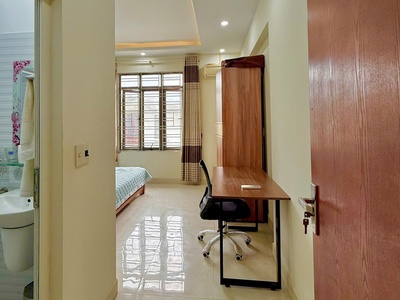 Cho thuê nhà phố Văn Cao, DT: 70m2, 5 p.ngủ khép kín. 6