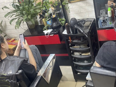 Chính chủ cần sang nhượng quán  tóc nam nữ- mễ trì hạ - q. từ liêm - hà nội 0