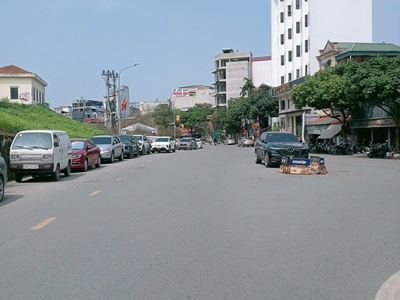 Chỉ hơn 10 tỷ nhà đẹp chủ cần bán gấp. 6 tầng thang máy diện tích sử dụng rộng rãi 40m. 0