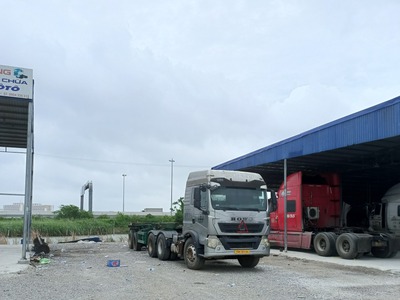 Cho thuê Bãi 2000m2   nền bê tông chắc chắn . Tuyến 2 đường Trần Nhân Tông, Kiến An. Xe công đi lại 0