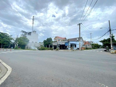 Bán đất thổ cư 1 sẹc tỉnh lộ 15   cách mặt tiền chỉ 50m . cách vành đai 3 chỉ 2km. gần chợ 1