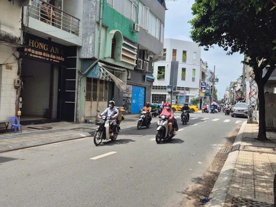 Bán nhà đẹp quận 5 mặt tiền triệu quang phục  4x14,5m  4 lầu mới đẹp ,xíu 18 tỷ 2