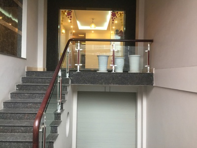 Cho thuê mbkd đê la thành 120m2 x 2 tầng spa, showrom vào được ngay 2