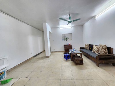 Bán tập thể quỳnh mai tầng 1 kinh doanh, oto dừng đỗ thoải mái, 80m vuông chỉ  nhỉnh 4 tỷ 3