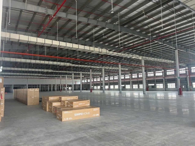 Cho thuê kho, nhà xưởng 4000M2   có thể cắt nhỏ   đầy đủ PCCC - giá chỉ 50k 0