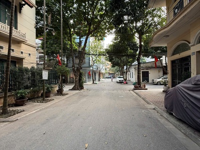 Duy nhất 1 mảnh     nhà  khu 918 phúc đồng 40m x 5m giá đầu tư 0