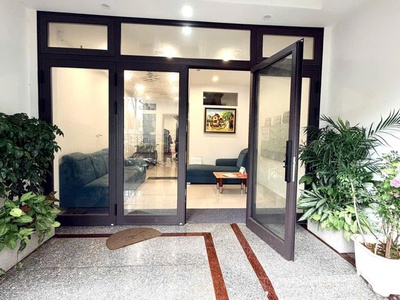 Bán nhà chia lô cầu diễn 37m2x5t, thang máy, ô tô,ở ngay, tặng full đồ, 8.5 tỷ 2