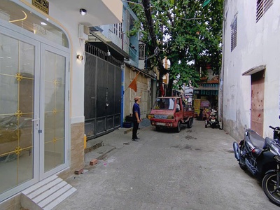 Bán nhà 1 trệt 1 lầu mới đẹp 100 - đường nguyễn suý- ngay nhà thờ tân hương - tân phú 4