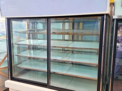 Tủ mát trưng bày bảo quản bánh kem, bánh sinh nhật gato kính vuông 5 tầng 1.8M   Kính mở lùa trước 0