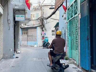 Nhà bán trung tâm phú nhuận sát bên phố ẩm thực phan xích long hẻm trước nhà gần 4m oto thông chưa 1