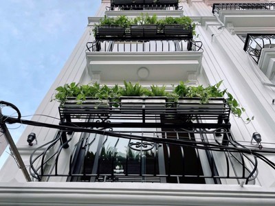 Bán nhà mới- đẹp trung tâm phố thạch bàn-long biên 40m2 x 5 tầng 8.3 tỷ. 0