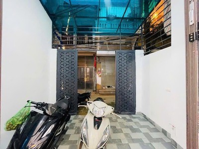 Nhà khu vực trường chinh   đống đa, ngõ thông, lô góc, ô tô đỗ tận cửa, đi lại thuận tiện. 0