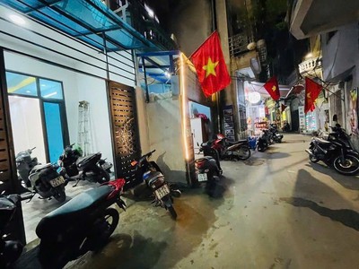 Nhà khu vực trường chinh   đống đa, ngõ thông, lô góc, ô tô đỗ tận cửa, đi lại thuận tiện. 4