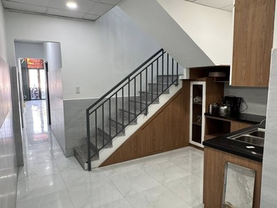 Để lại căn nhà 2 tầng kinh doanh mặt tiền đường nguyễn tất thành đối diện kđt an bình tân p.tây nha 2