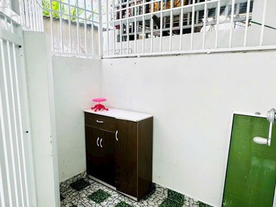 Cho thuê nhà nguyên căn 2 tầng hẻm tháp bà gần biển 4