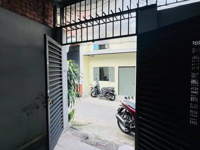 Nhà đường phạm văn bạch phường 15 quận tân bình cũ. 0