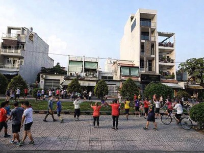 Mặt tiền đường 30m view công viên  80m  ngang hơn 4m   dòng tiền 200tr nhỉnh 13 3