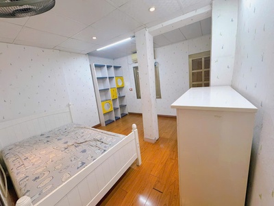 Cho thuê nhà tập thể ngọc khánh tầng 3- 80m2, 2pn, 1 wc, 10 triệu vào ngay 4