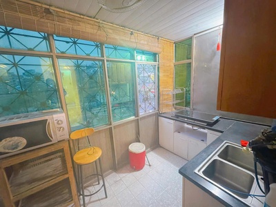 Cho thuê nhà tập thể ngọc khánh tầng 3- 80m2, 2pn, 1 wc, 10 triệu vào ngay 2