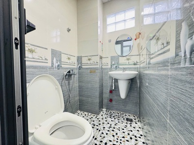 Bán nhà chính chủ - chdv - bình thạnh - đinh tiên hoàng - 5 tầng 12 pn lớn - doanh thu năm 700tr/th 1