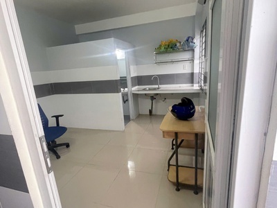 Phòng cho thuê có ban công, có máy lạnh   gần Đại học Luật  đi bộ 5 phút 0