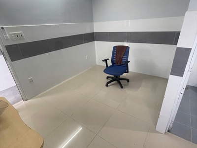 Phòng cho thuê có ban công, có máy lạnh   gần Đại học Luật  đi bộ 5 phút 1