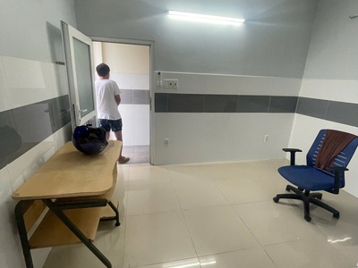 Phòng cho thuê có ban công, có máy lạnh   gần Đại học Luật  đi bộ 5 phút 3