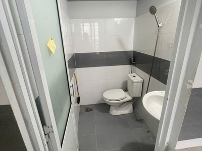 Phòng cho thuê có ban công, có máy lạnh   gần Đại học Luật  đi bộ 5 phút 5